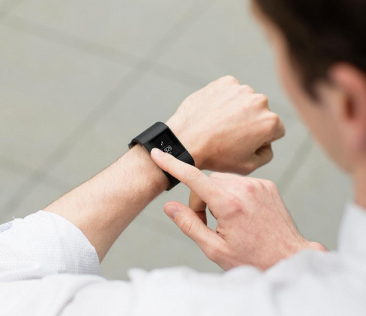 How to Restart Fitbit Tracker