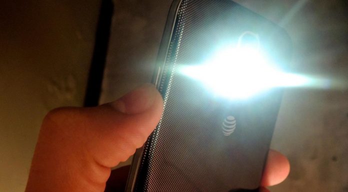 shake the phone to turn on the flashlight on Android